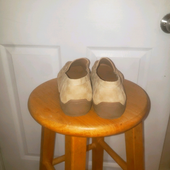 Shoes - Picture 2 of 3